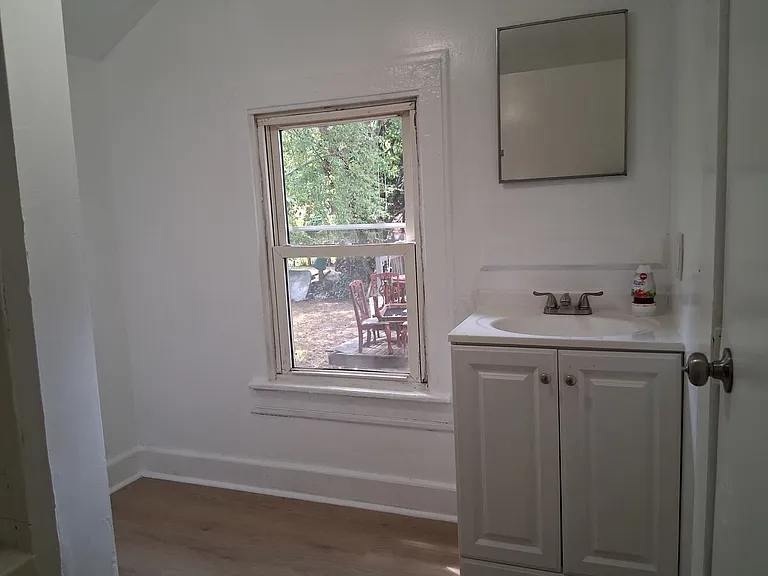 113 Church St — Photo 11