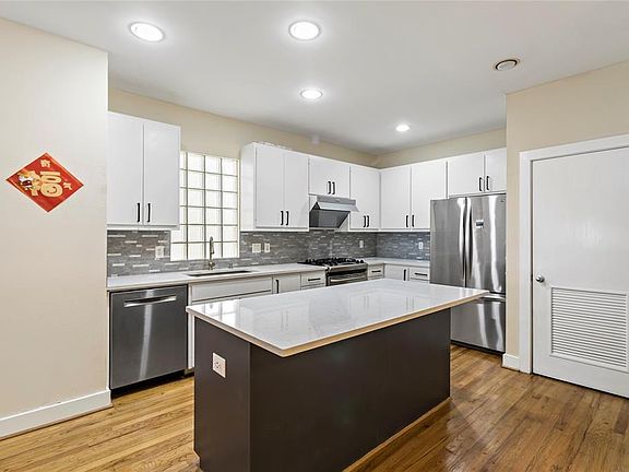 5th image of 8638-0 Meadowcroft Dr