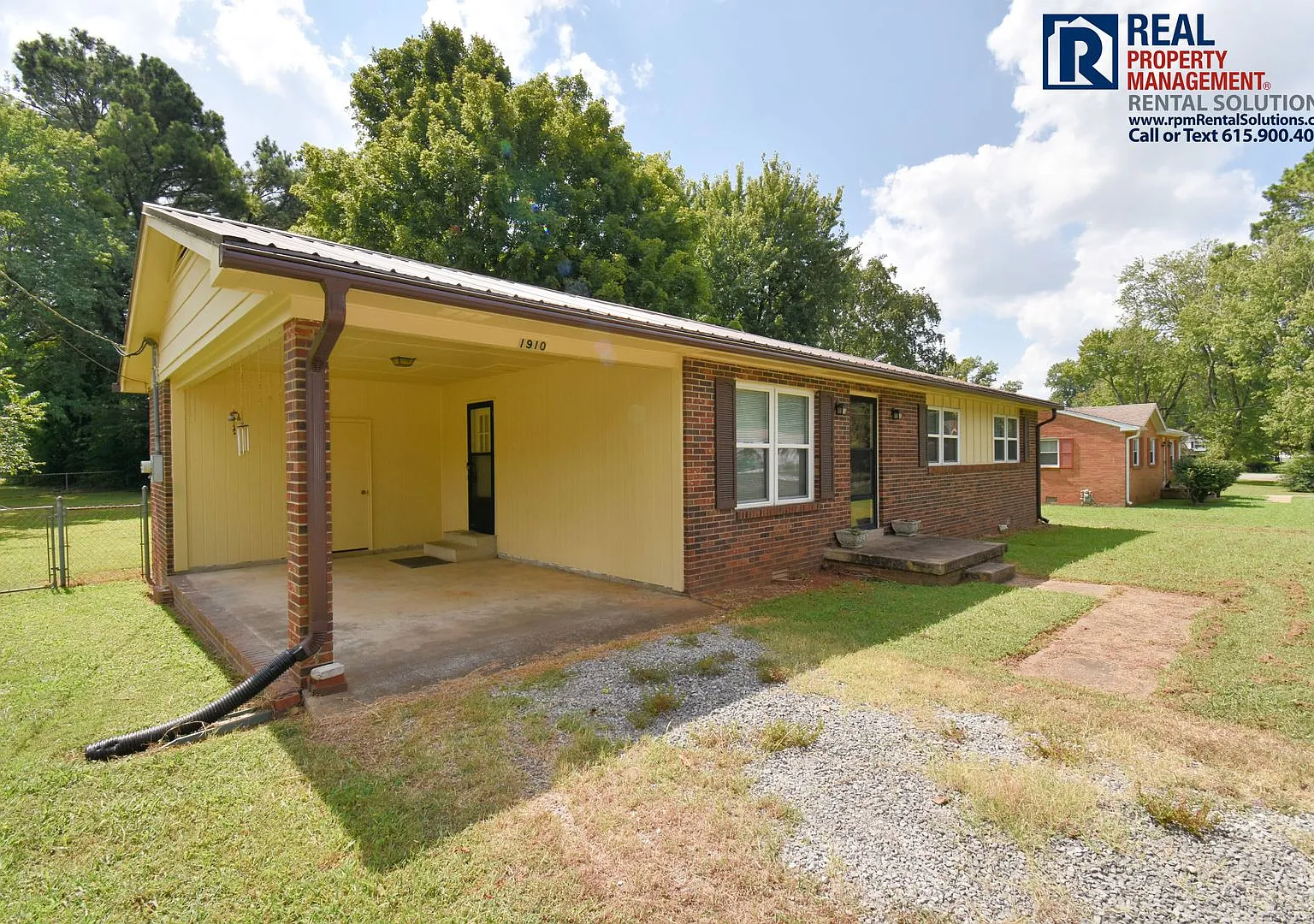 Adorable 3 bd brick home with storage shed! — Photo 2