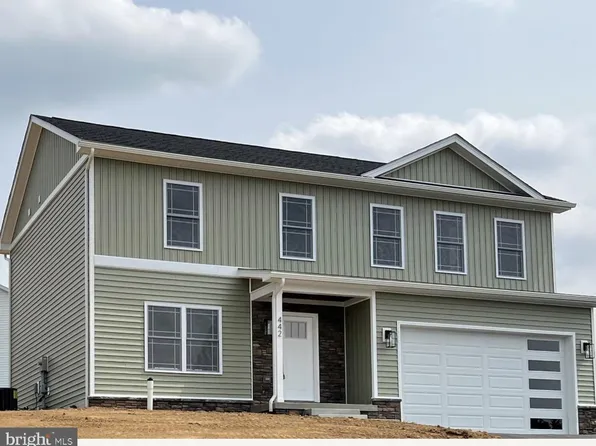 442 E Hykes Rd E, Greencastle, PA 17225