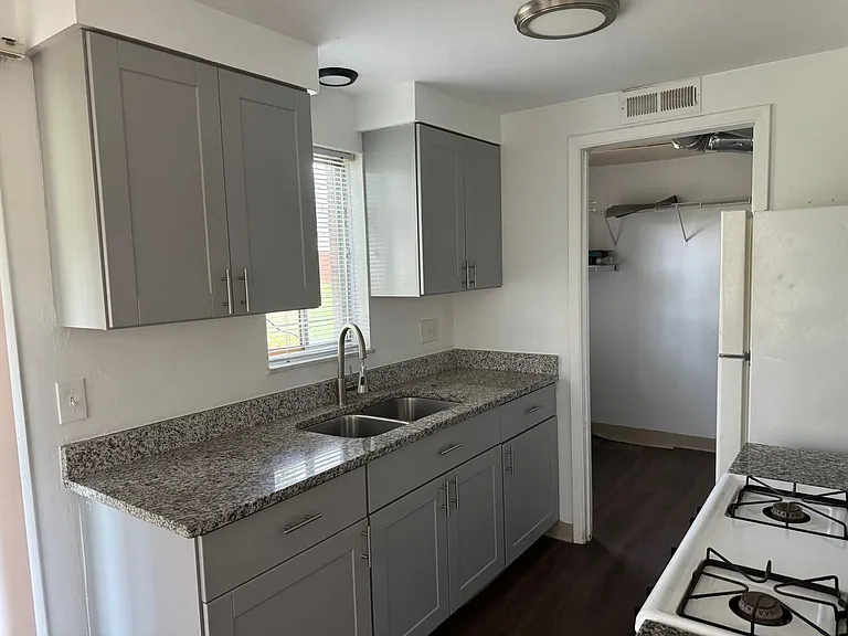 5090-5092 Beacon Hill Ct — Photo 6