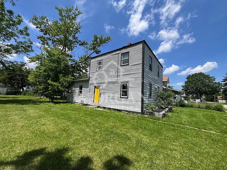 3009 E Lynn St #1 — Photo 1