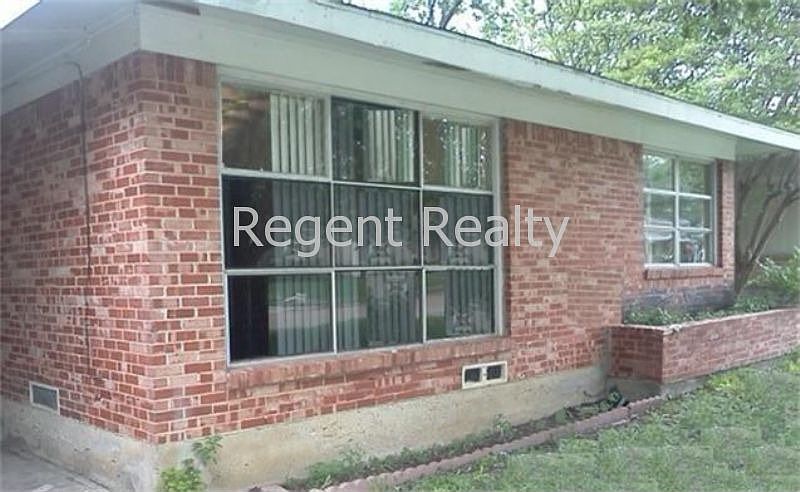 1st image of 2115 Tolosa Dr