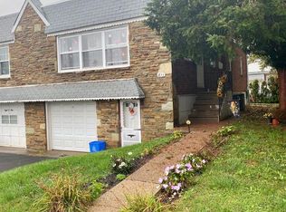 811 Loney St, Philadelphia, PA 19111