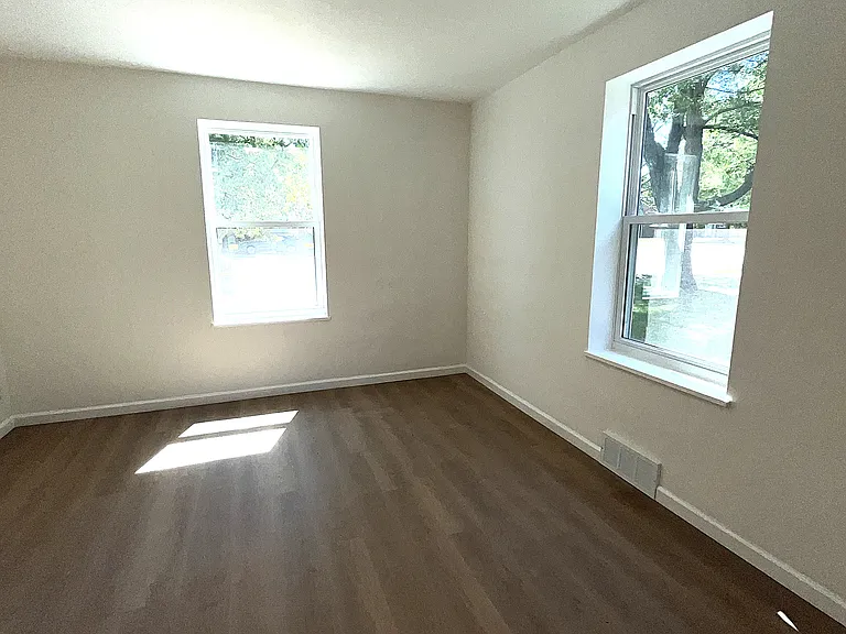 3919 Jamieson Ave #1W — Photo 11