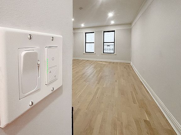 4th image of 575 Riverside Dr APT 42