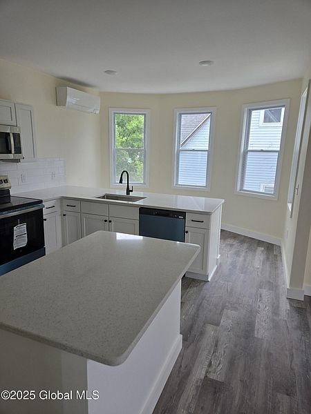 5th image of 53 Arnold Avenue