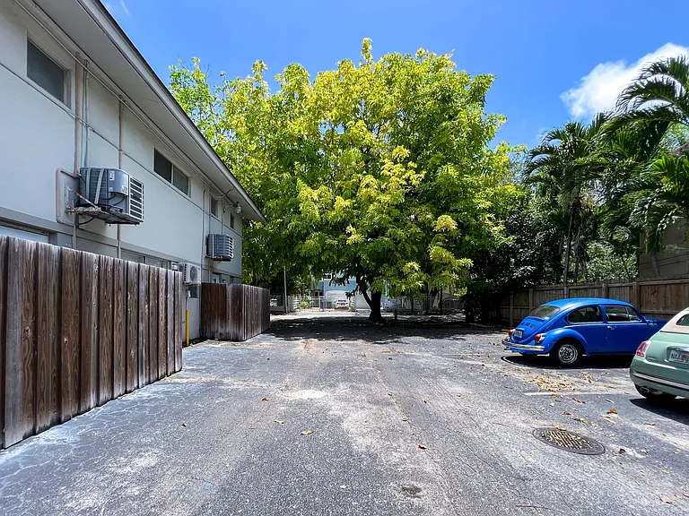 2900 Bird Ave — Photo 9