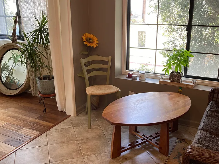 breakfast nook/cafe