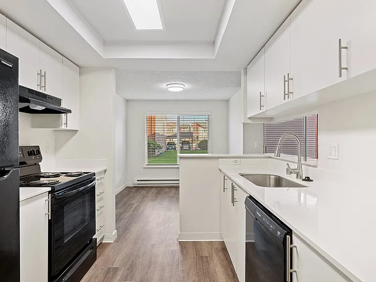 Pointe East — Photo 25
