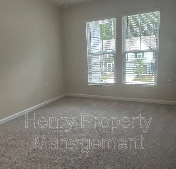 839 McKenzie Park Ter — Photo 8