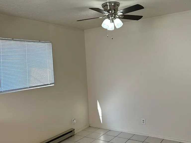 3512 Wellesley Dr NE #D — Photo 4