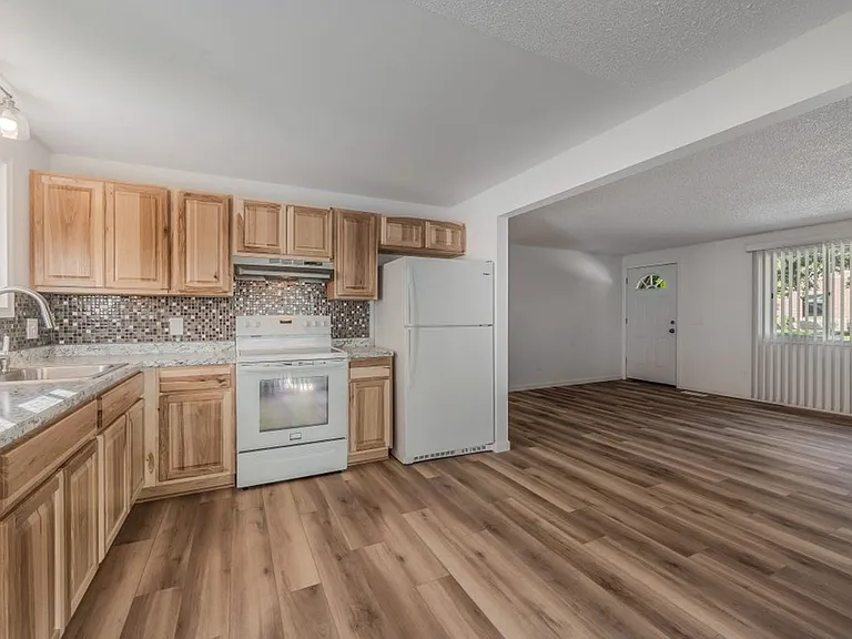 924 W Emma Ave #A — Photo 8