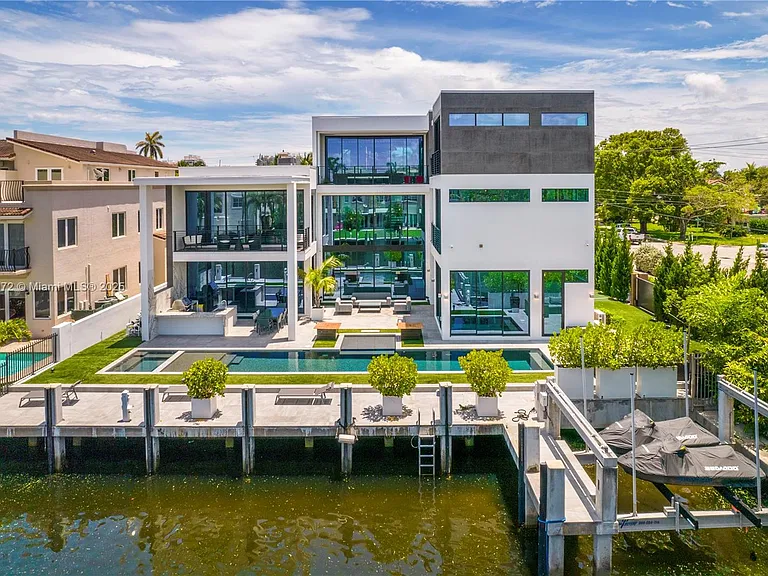 1400 Bayview Dr — Photo 11