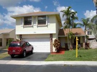 701 Willow Grove Ter, Davie, FL 33325