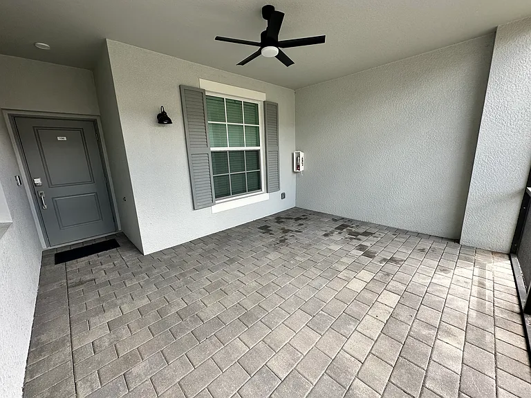 Front Lanai