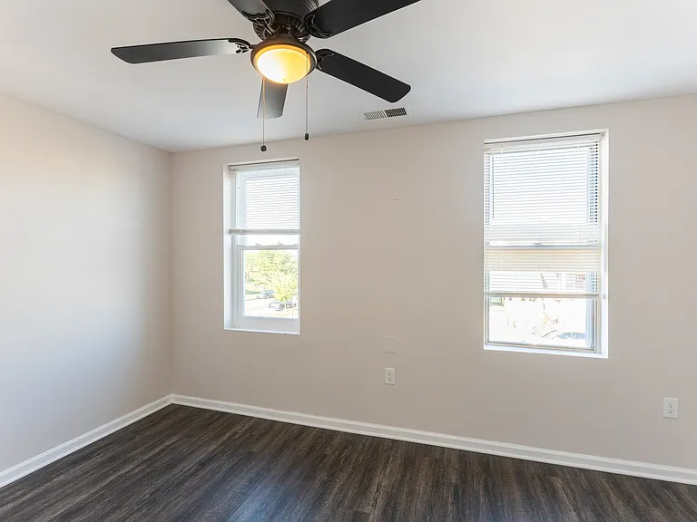 1514 N Luzerne Ave — Photo 9