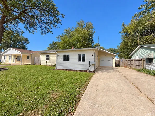2128 N Fairfield Dr, Marion, IN 46953