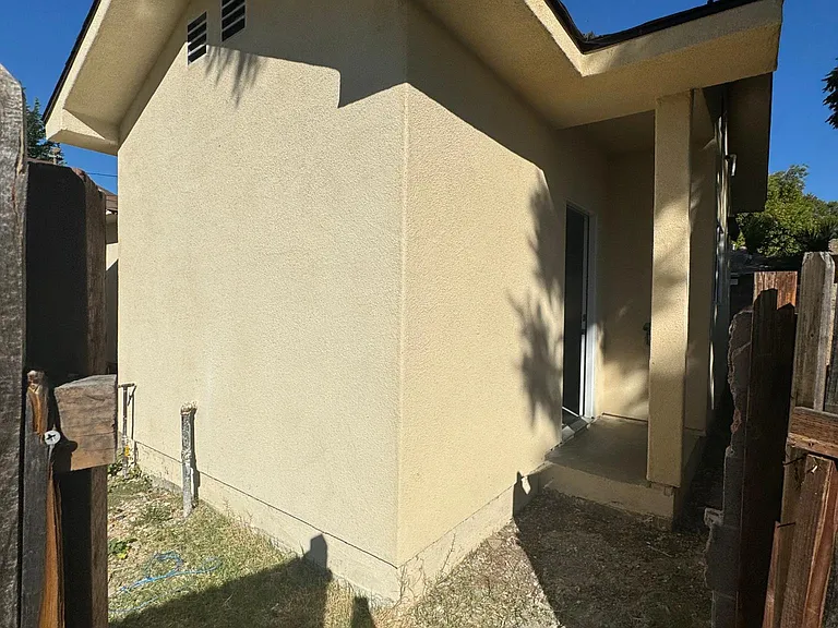 W Maywood Ave — Photo 2