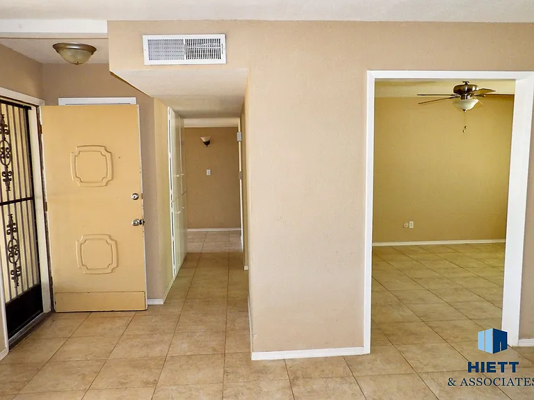4624 Swan Dr — Photo 8