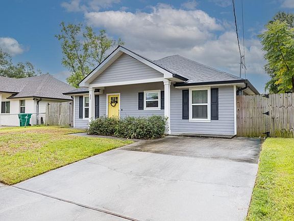 2nd image of 32 Evergold Ln