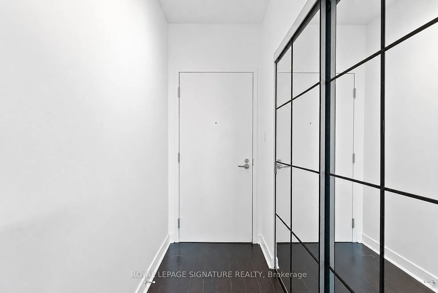Bohemian Embassy Lofts — Photo 2