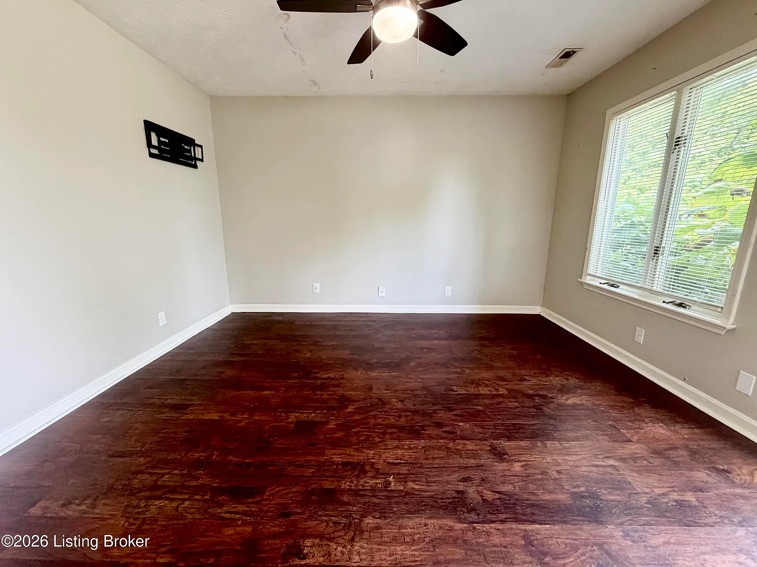 2 bed, 1.0 bath, 750 sqft, $1,050 — Photo 2