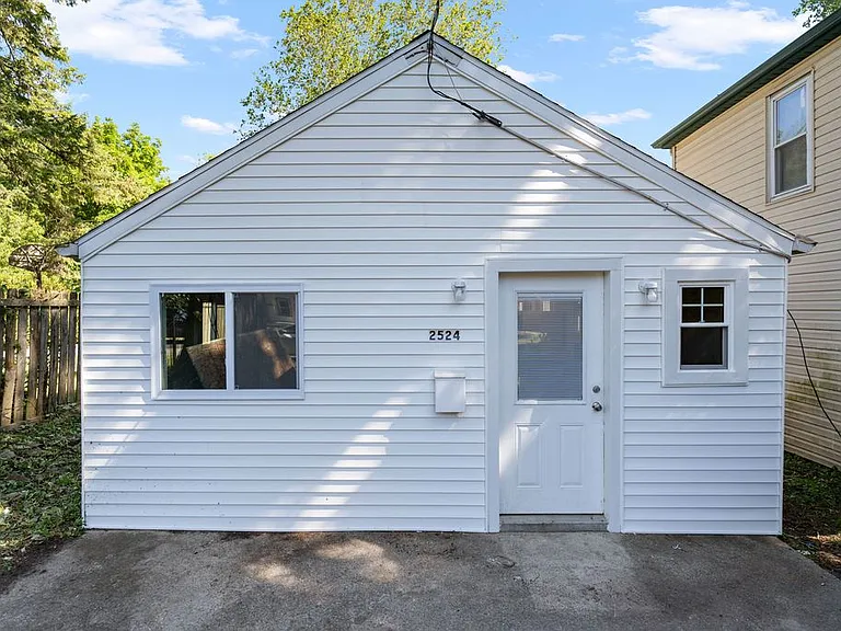 2524 Arletta St — Photo 1