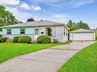 751 Riverview Dr, West Bend, WI 53095