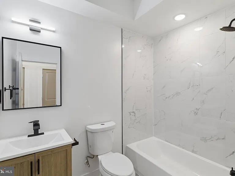 2534 N 11th St #2 — Photo 14