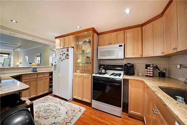 Sold by Nardoni Realty, Inc. | media 2