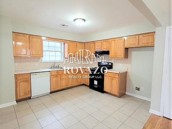 2nd image of 82 Hawthorne Ave #1B