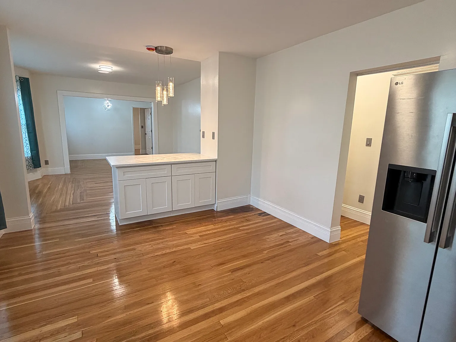 3 bed, 1600 sqft, $2,200 — Photo 3