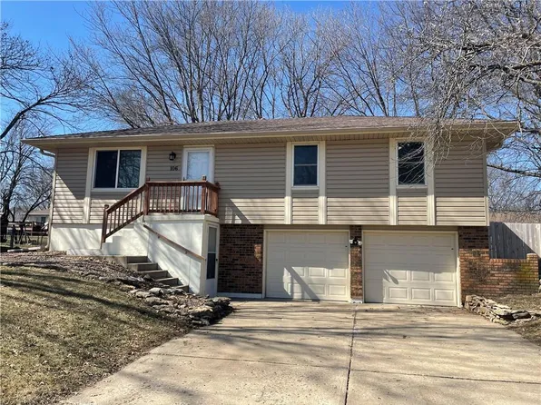106 SE Crescent St, Lees Summit, MO 64063