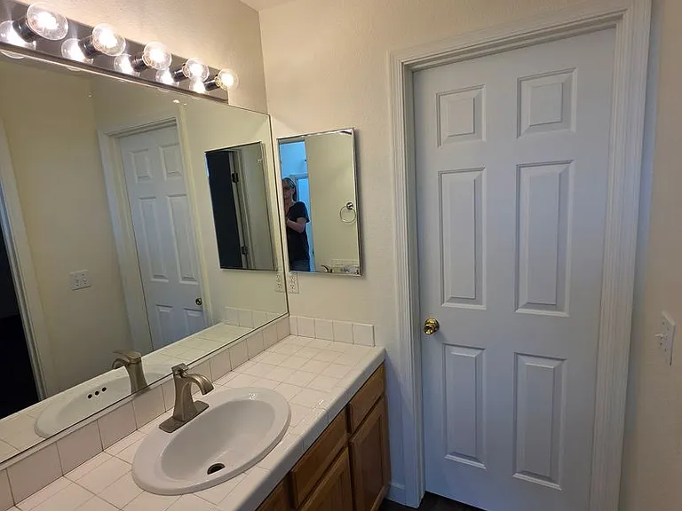 2086 E Jamie Rd — Photo 9
