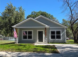 733 N Oak St, Ottawa, KS 66067