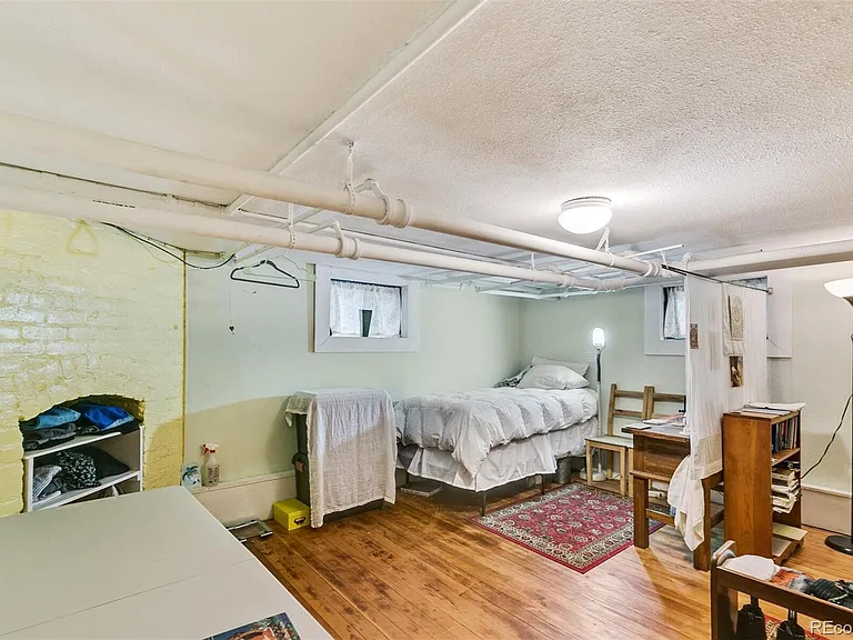 1081 N Marion St — Photo 9