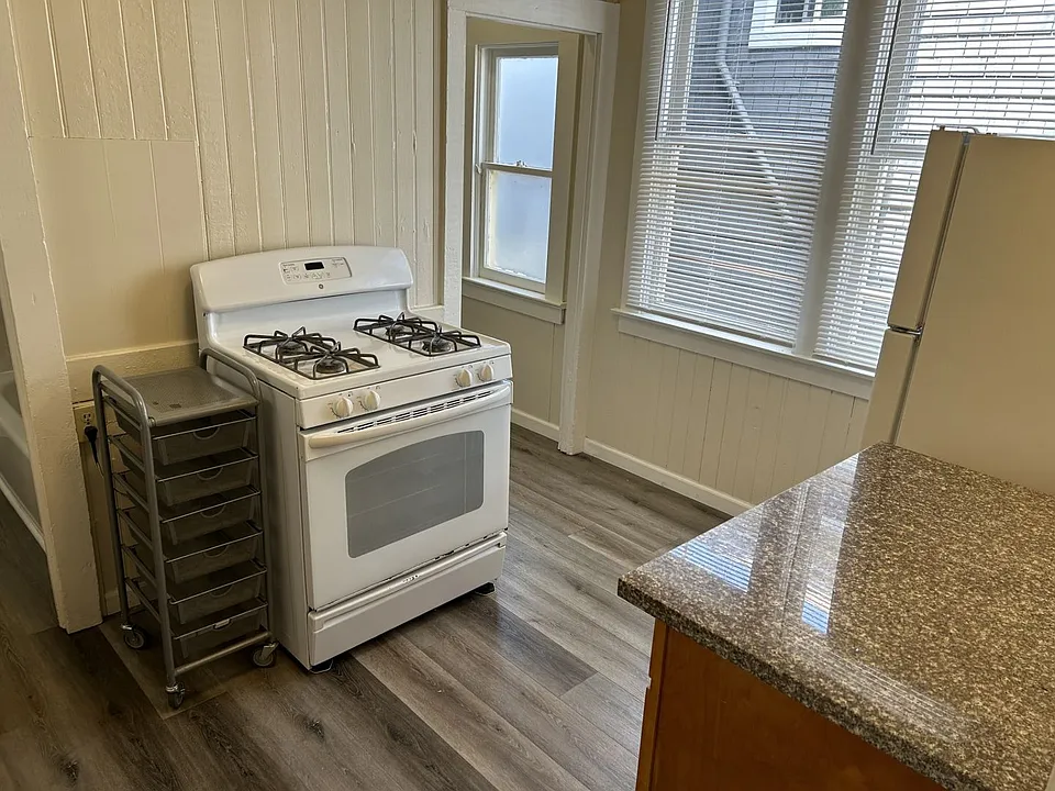 Cozy 1 Bedroom, 1 Bath Unit