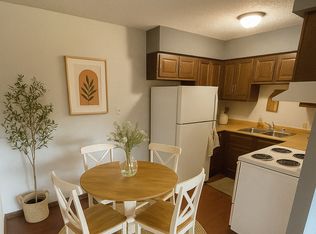 3863 Paige Dr APT 5, Waterloo, IA 50702