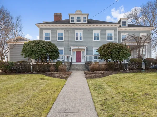 8 Parker Rd APT 4, Wakefield, MA 01880