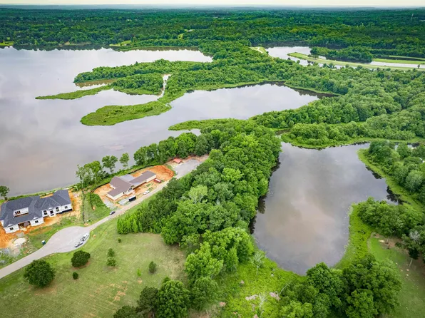 519 Bluewater Bay Dr, Macon, GA 31220