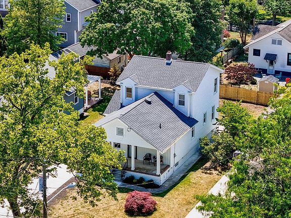 2nd image of 223 Guilford Ave