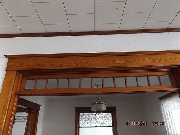 4th image of 132 E Huntington St