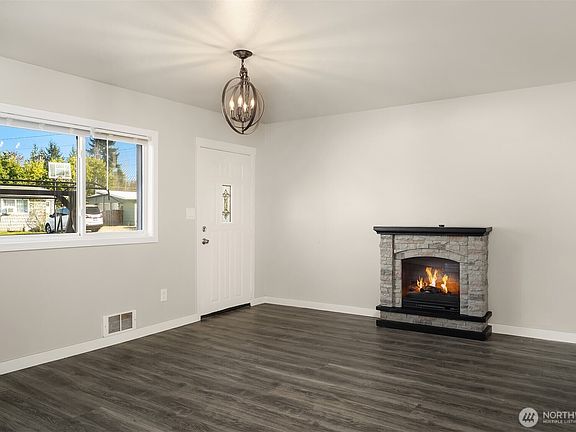 4th image of 803 Dayton Avenue NE