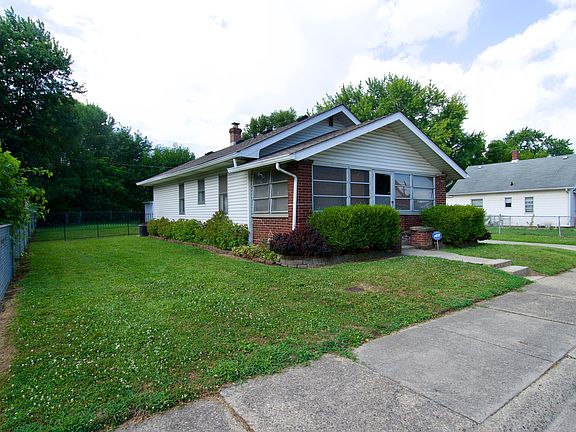 2nd image of 1127 Bacon St