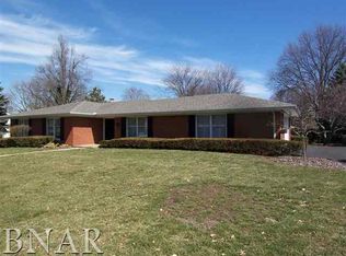 216 Mays Dr, Bloomington, IL