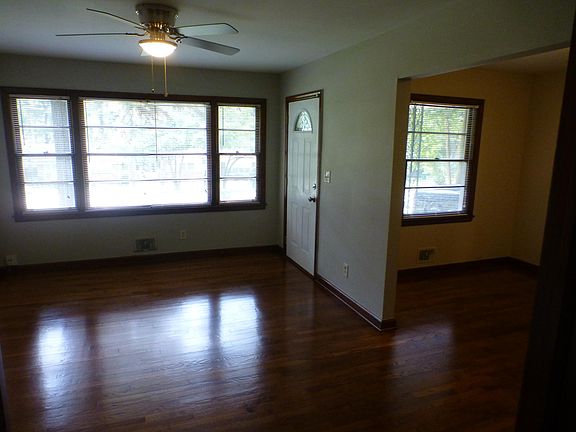 Lrg Liv Rm. Sep dining