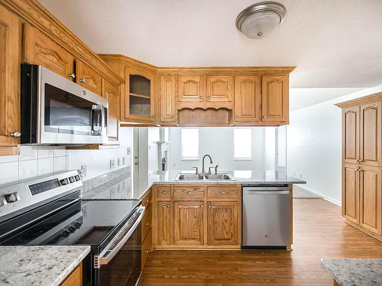 205 Wembley Dr — Photo 9