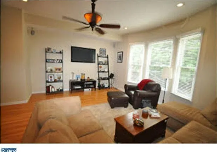 305 Shurs Ln — Photo 4