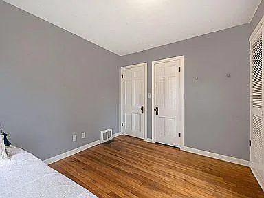 1043 Lake Grove Ave SE — Photo 4
